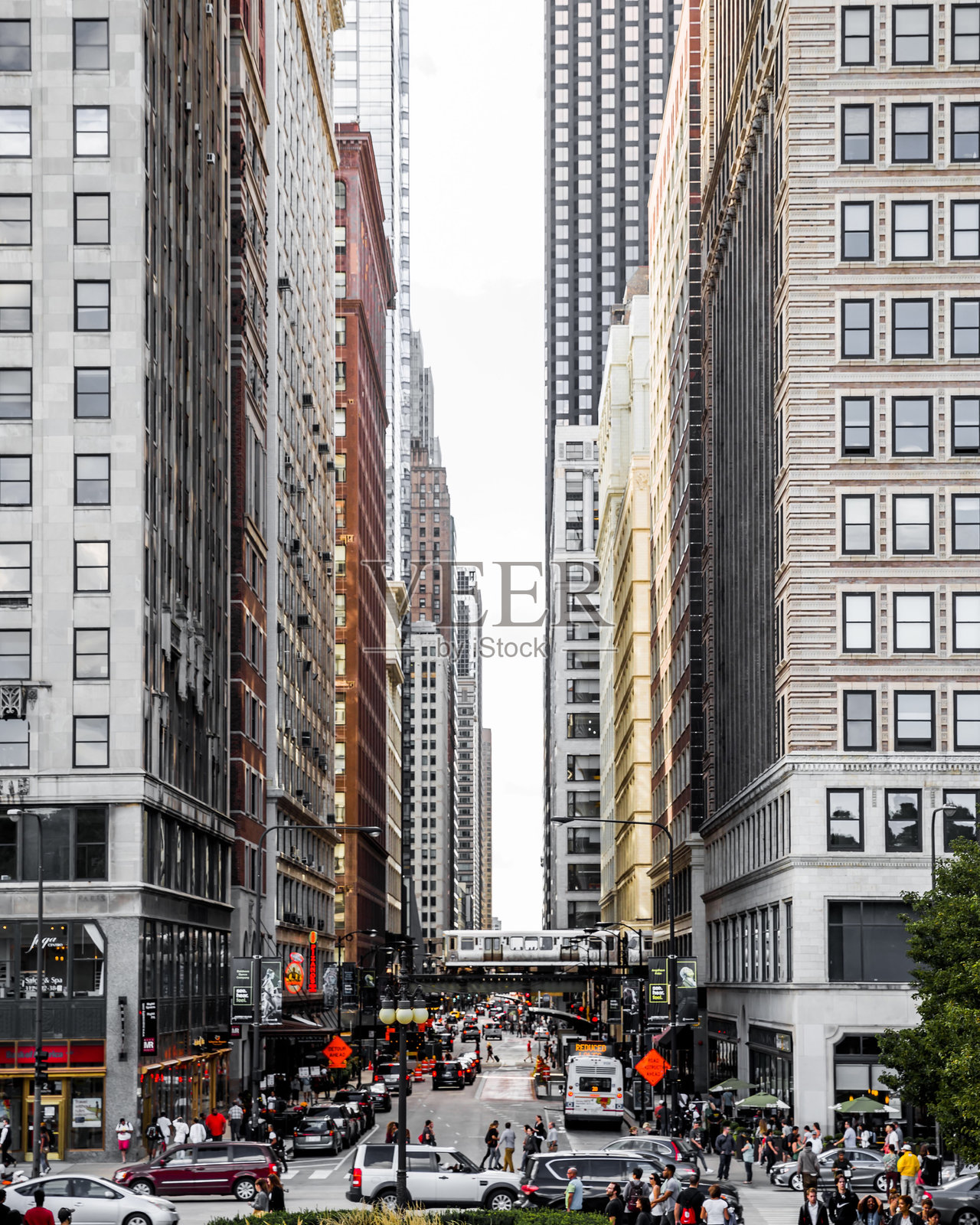 城市街道上的交通照片摄影图片