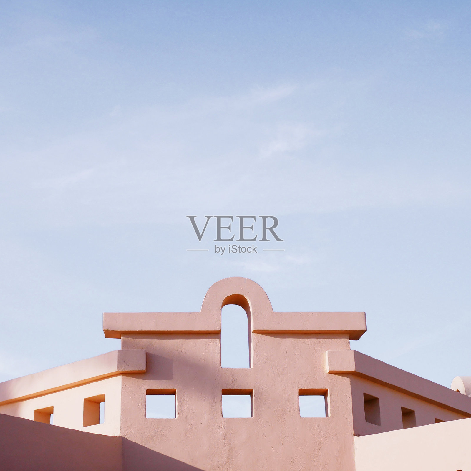 低角度视图的建筑与天空相对照片摄影图片