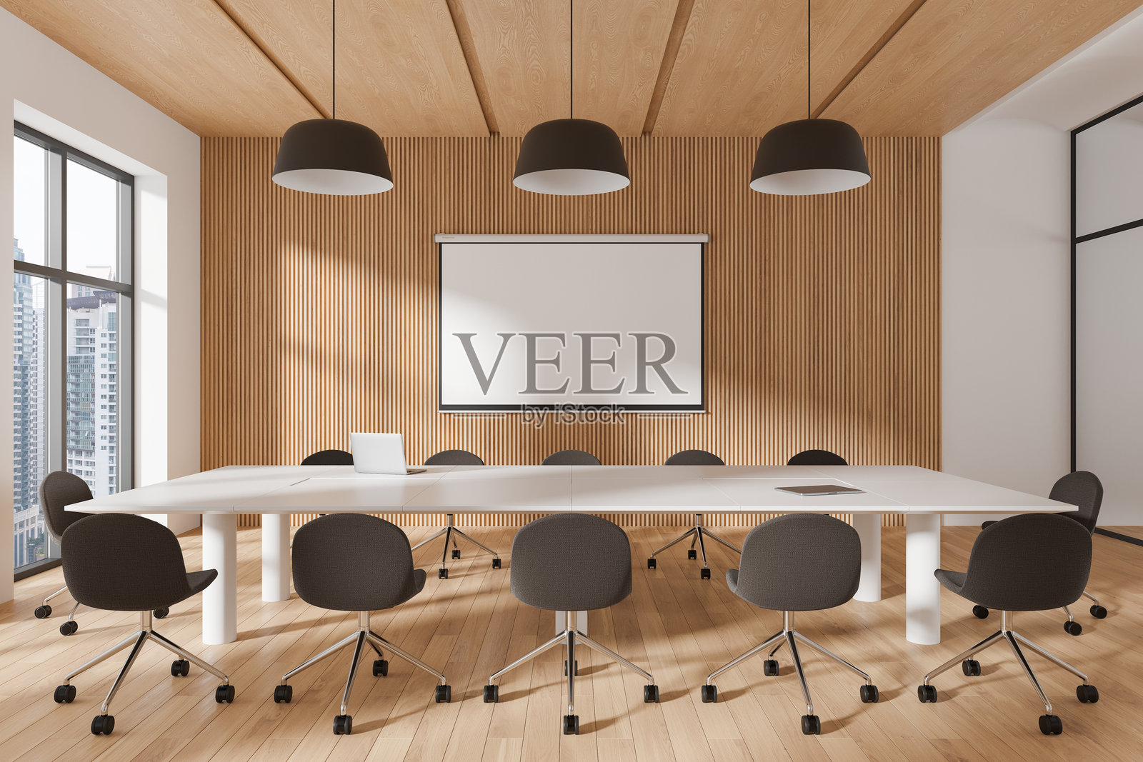 带有空白投影屏幕和全景窗户的办公室会议室内部照片摄影图片