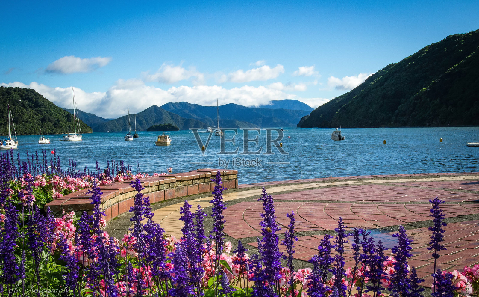 海洋与多云天空的美丽景色照片摄影图片