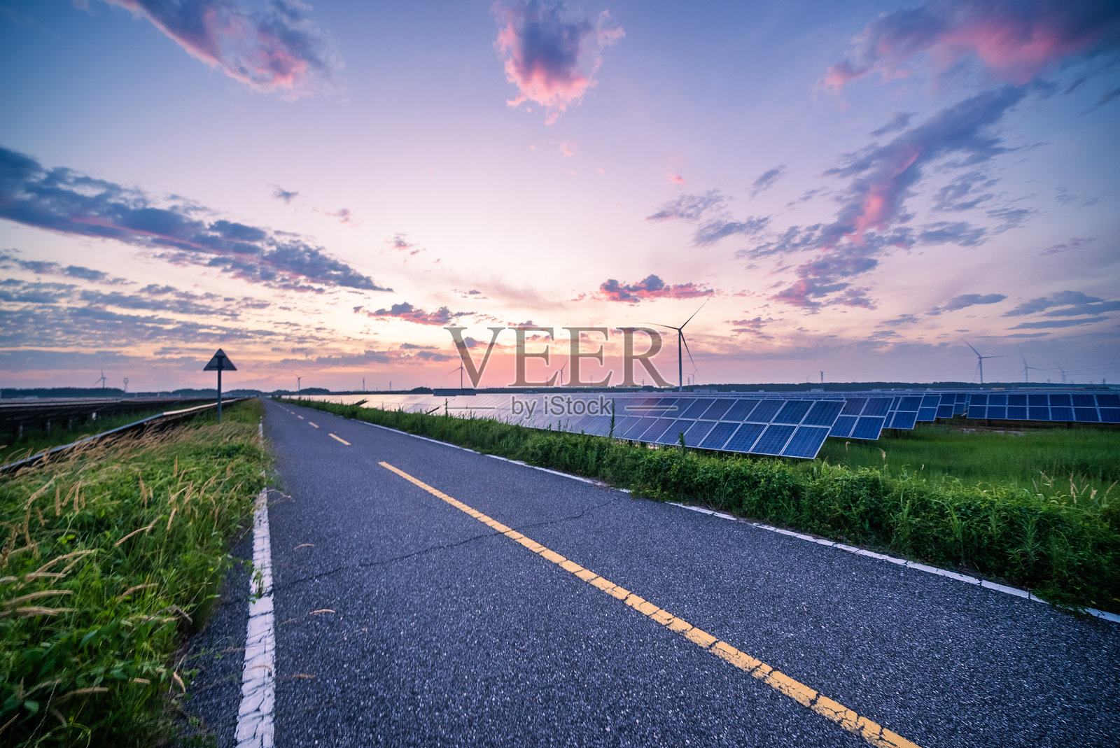 太阳能光伏发电站照片摄影图片