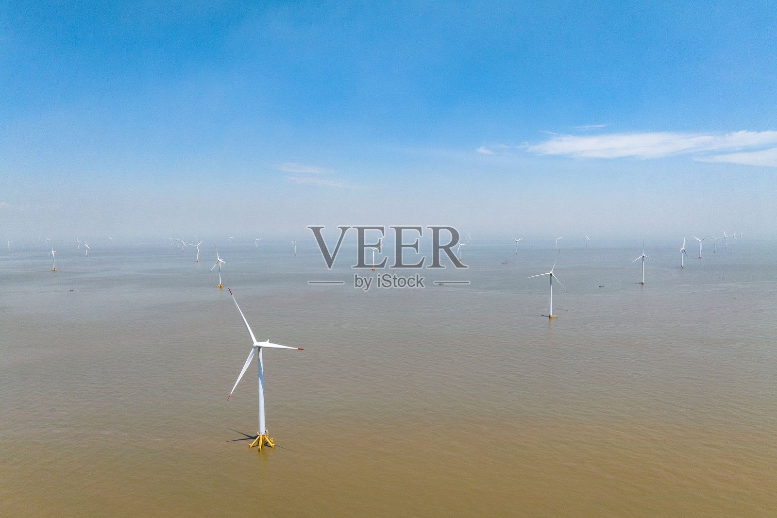 海上风力发电场照片摄影图片