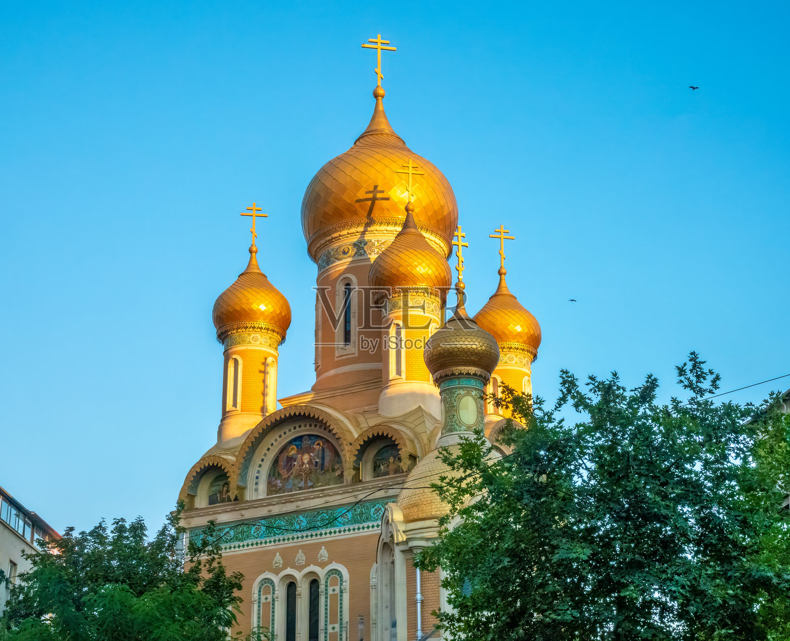 布加勒斯特老城大学广场附近的圣尼古拉斯俄罗斯教堂(Biserica Rusă)照片摄影图片