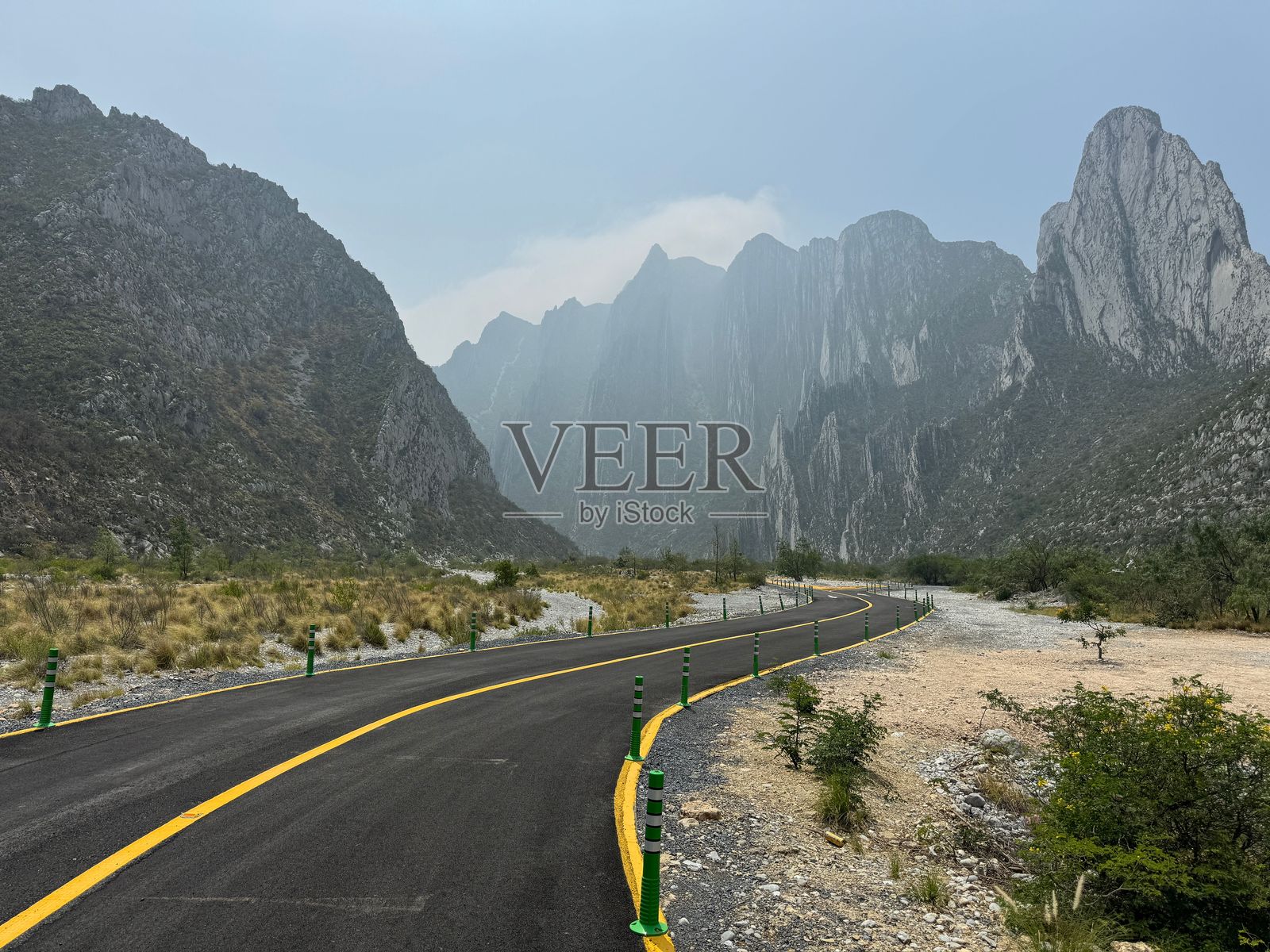 墨西哥新莱昂州蒙特雷的拉瓦斯特卡公园在阴天的美丽景色照片摄影图片