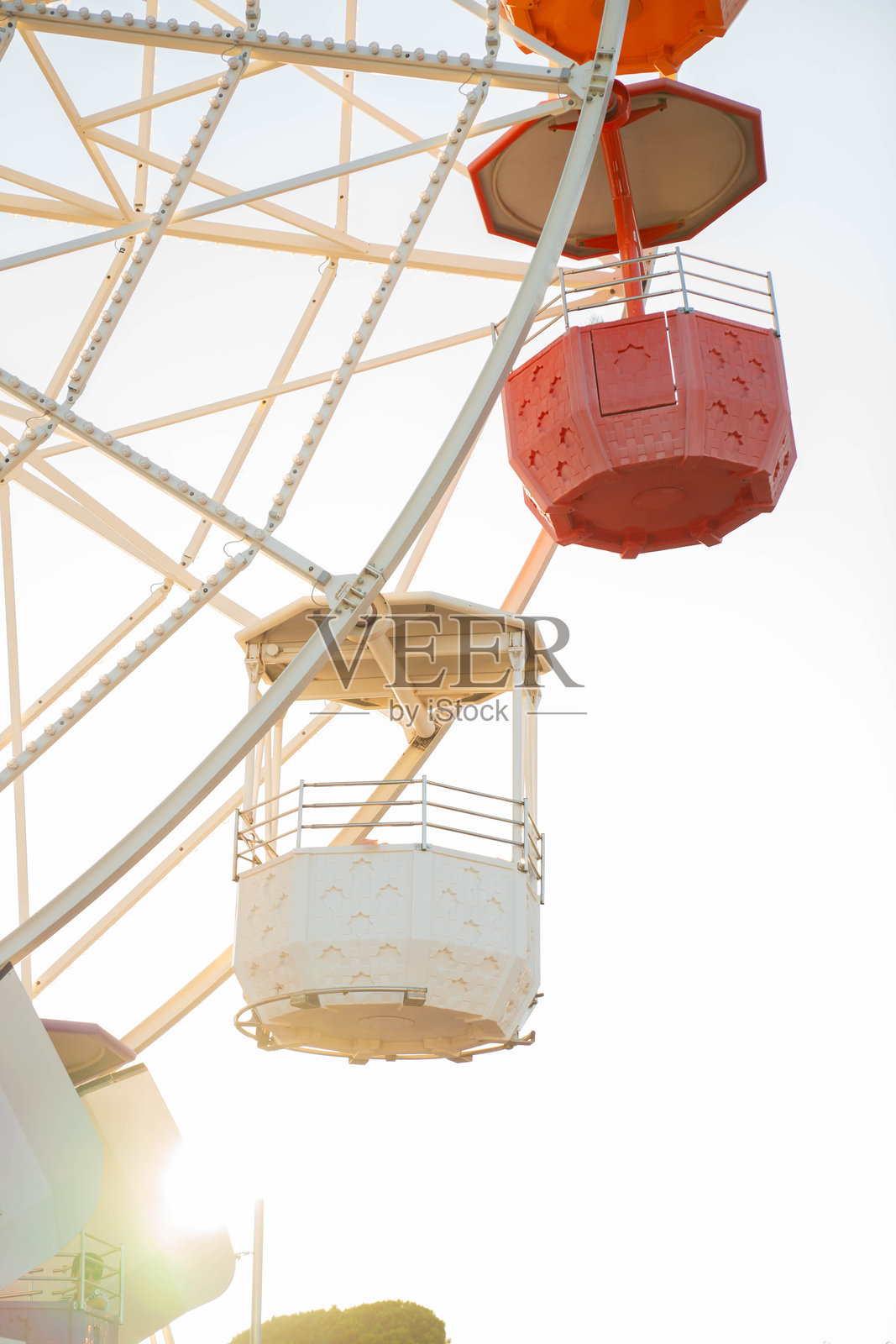 巴塞罗那提比达博公园的摩天轮照片摄影图片