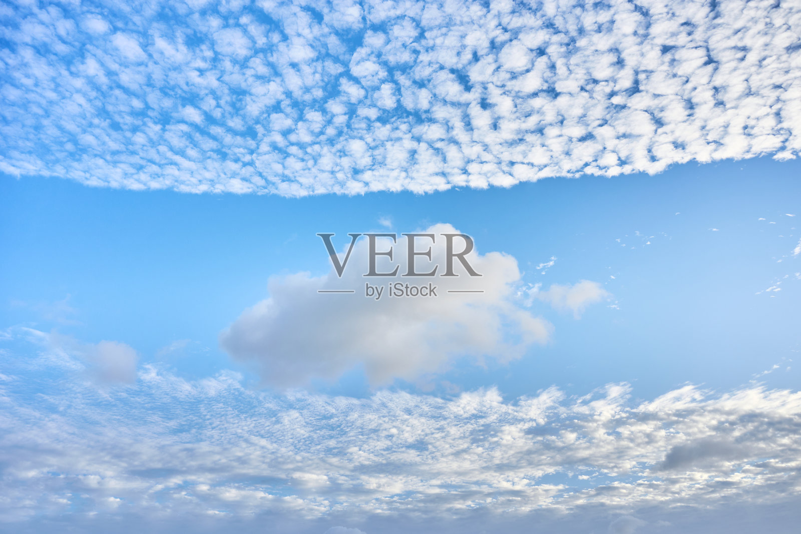 美丽的日落天空。自然天空背景。照片摄影图片