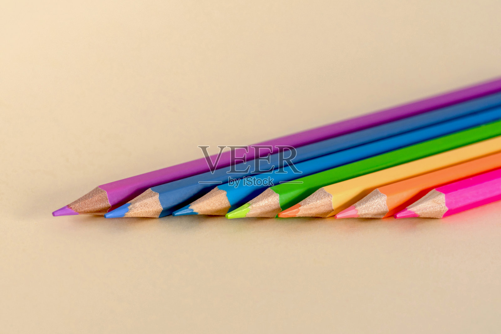 一套彩色铅笔。照片摄影图片