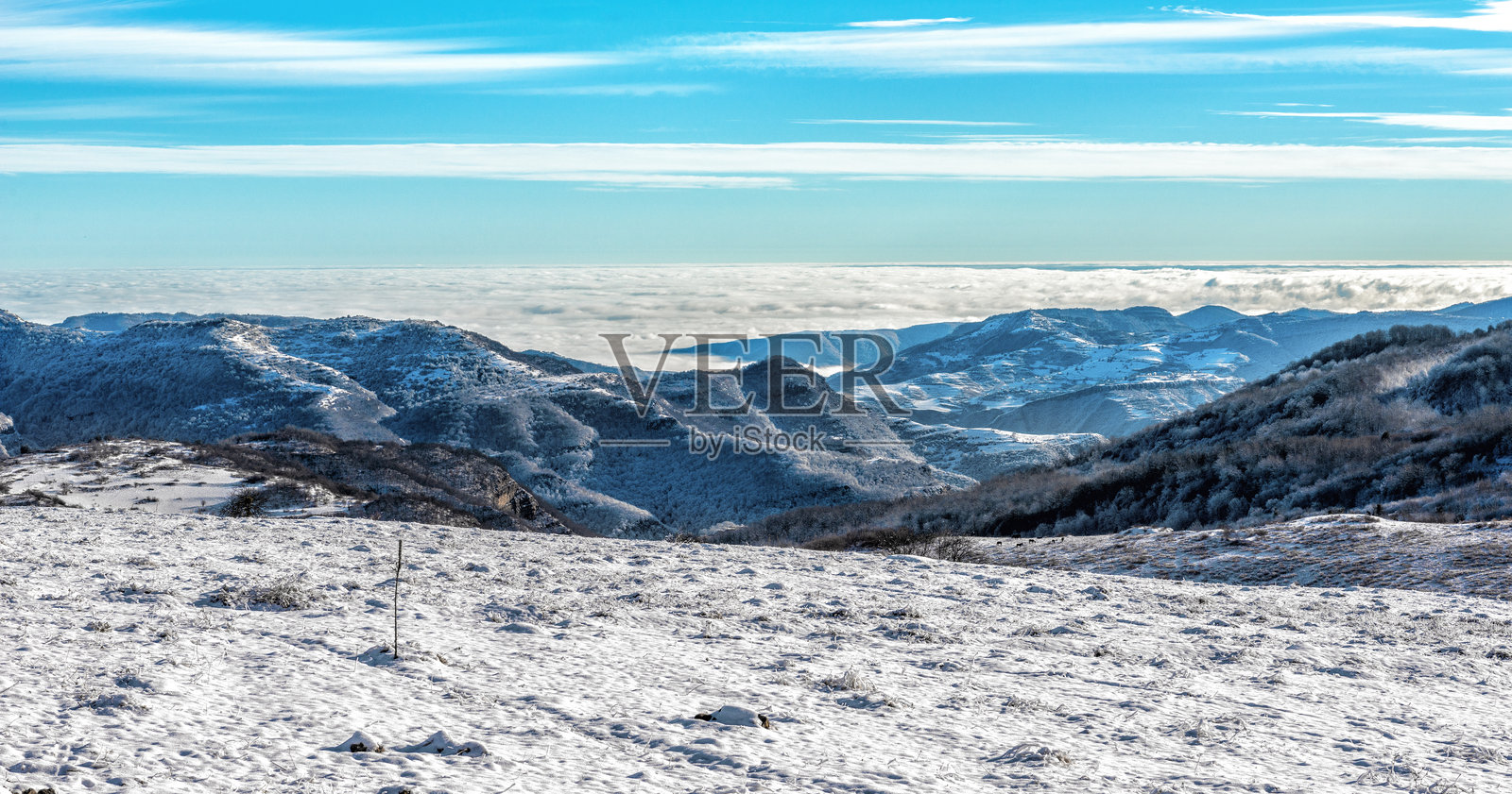 著名的达吉斯坦村庄库巴奇的冬季景色照片摄影图片