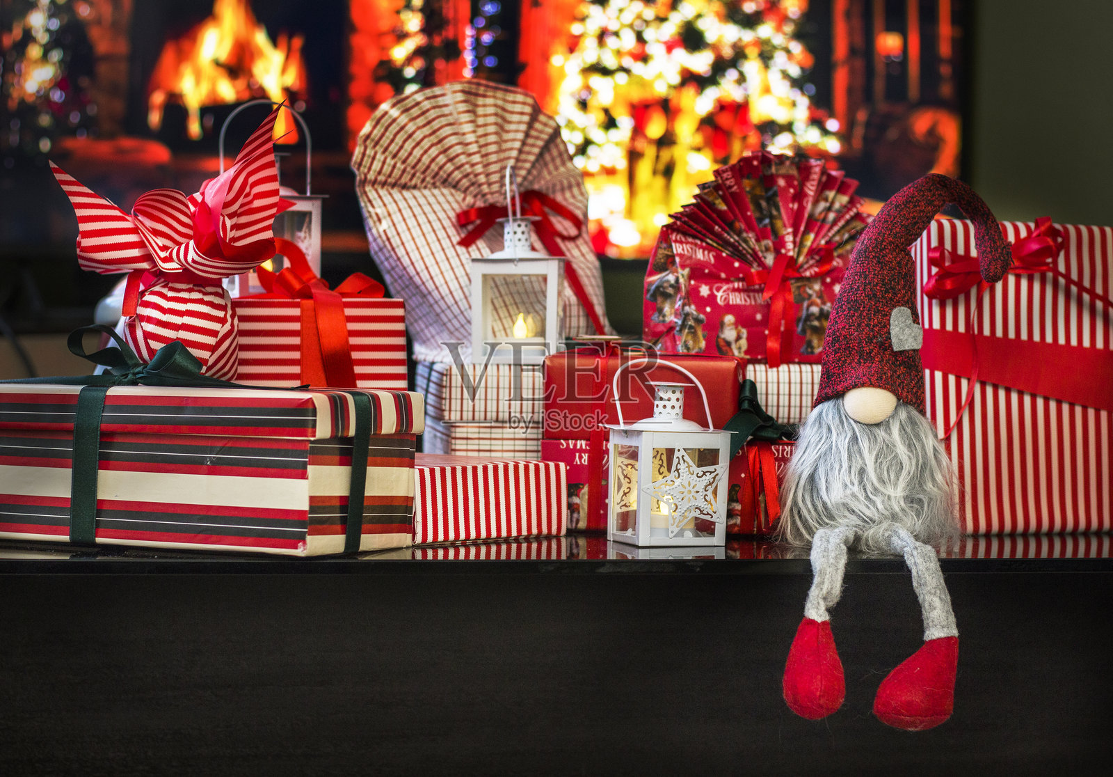 庆祝时光。圣诞礼物照片摄影图片