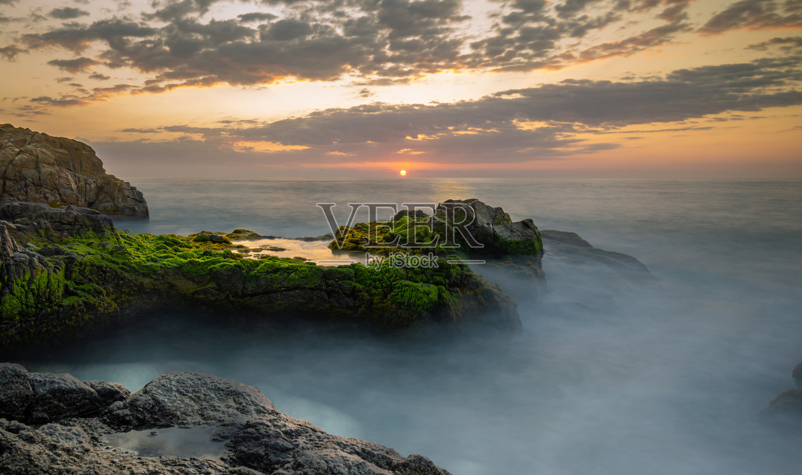 日落时分海面与天空的美丽景色照片摄影图片