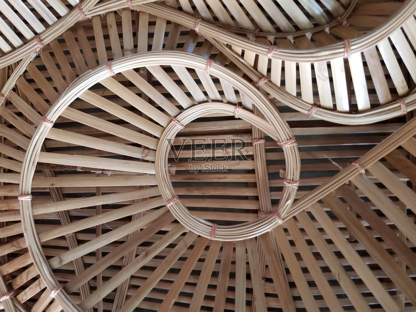 藤编篮子的特写照片摄影图片