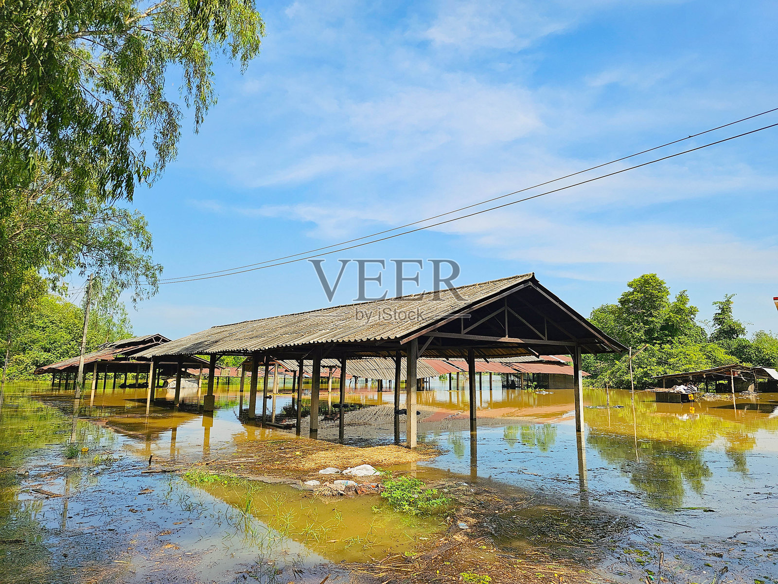 2023年泰国罗伊艾特省的洪水照片摄影图片