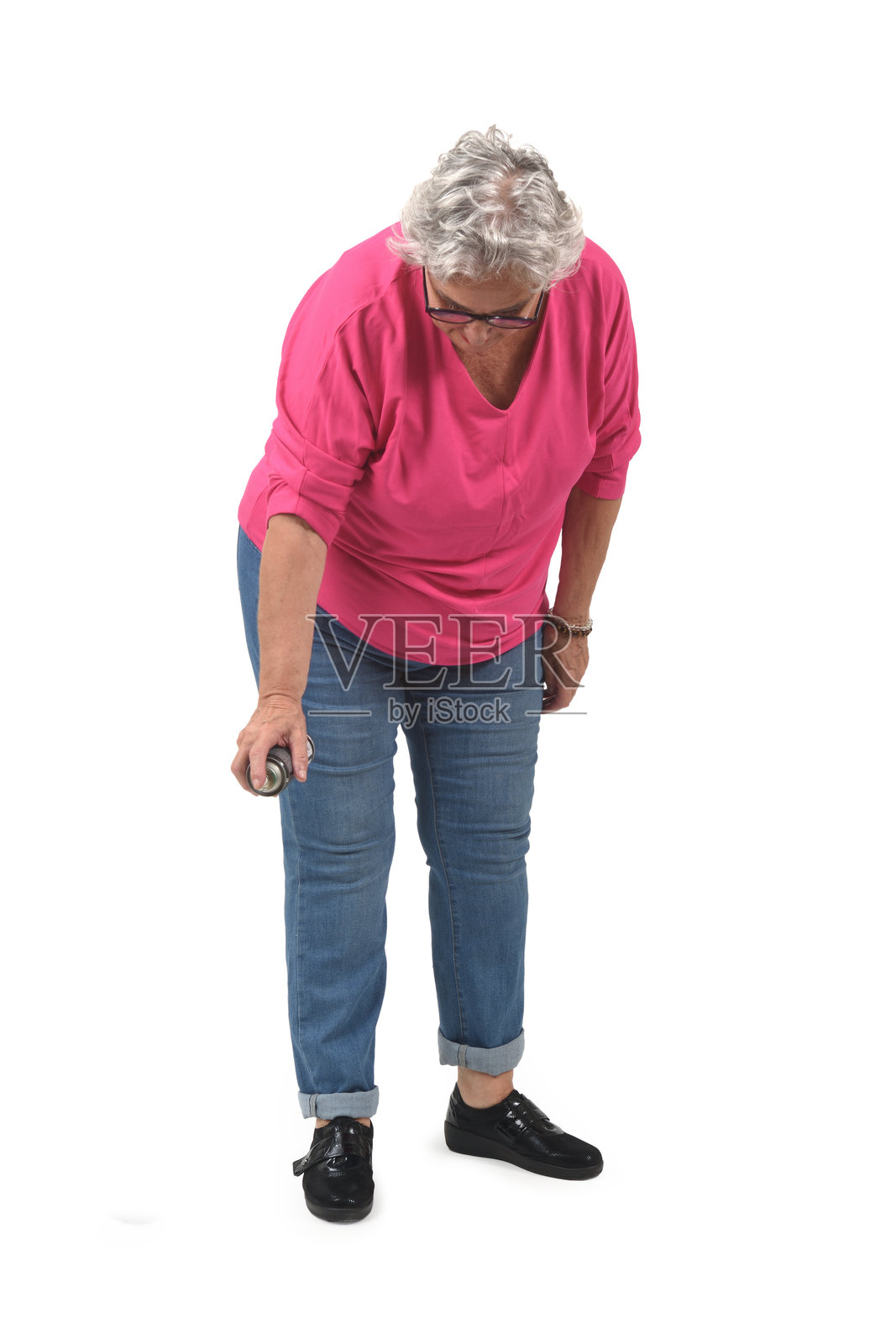 白色背景上的老年女性肖像照片摄影图片