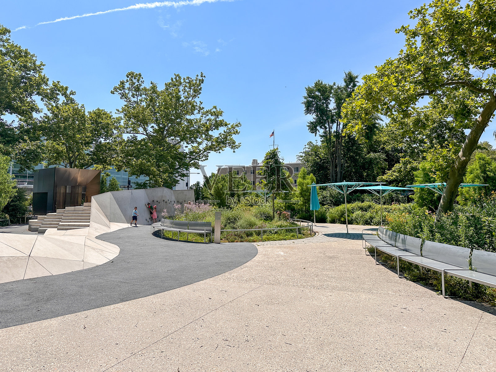 纽约炮台游乐场的当代游乐场。照片摄影图片