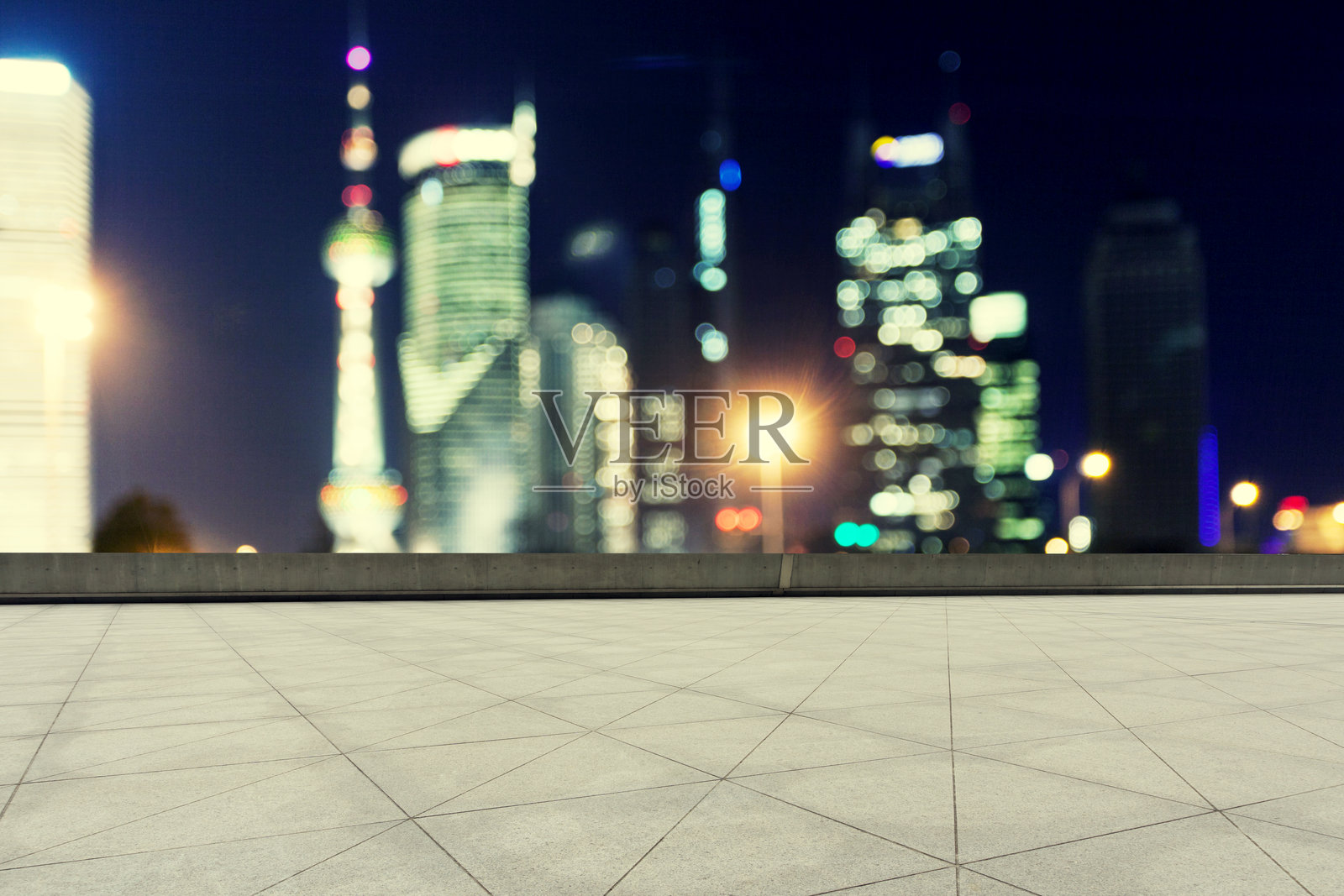 上海陆家嘴都市夜景和空地照片摄影图片