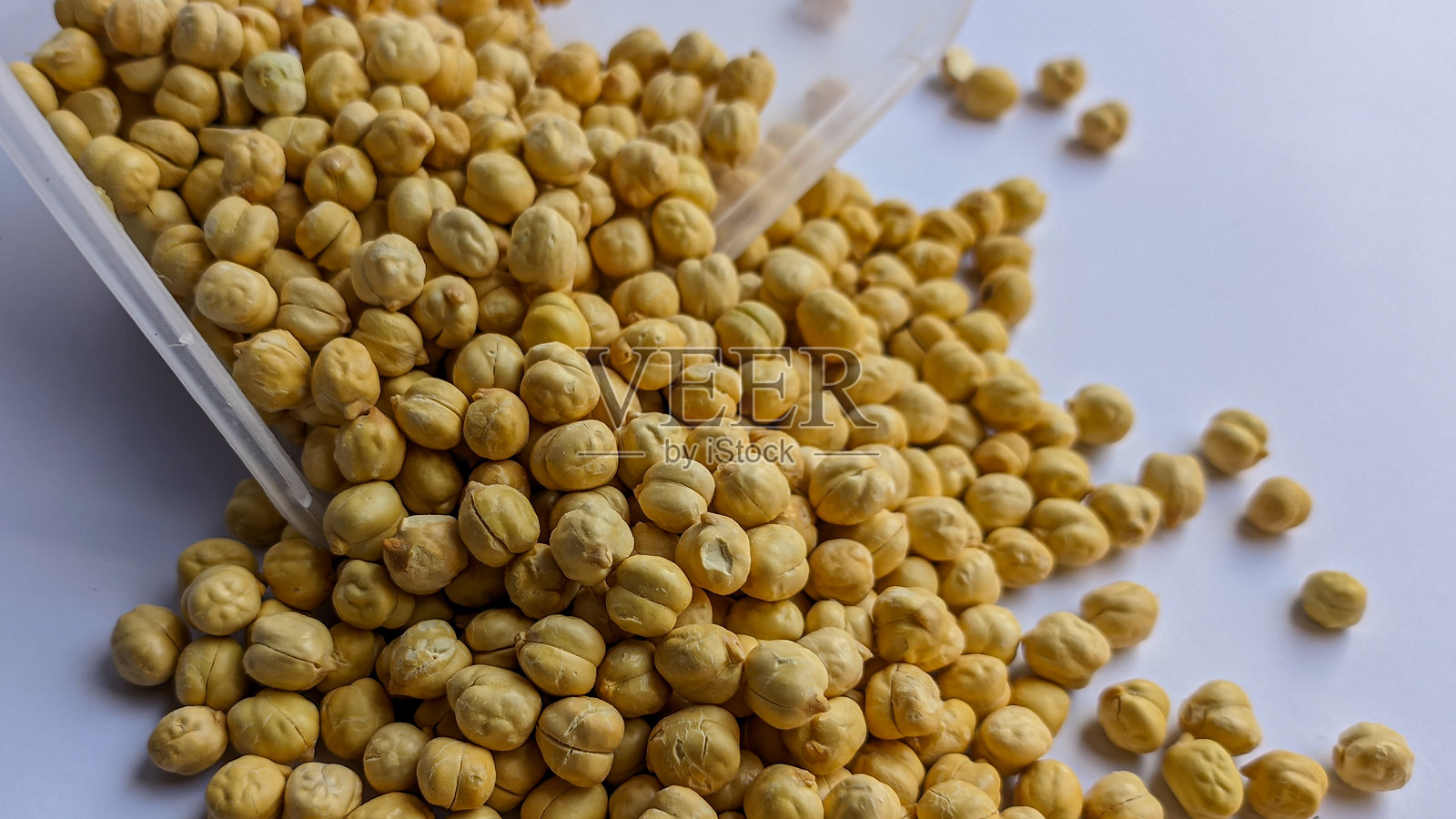 洒落的鹰嘴豆照片摄影图片