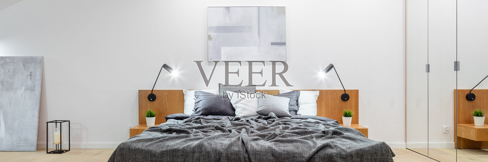 宽敞的卧室配有大床照片摄影图片