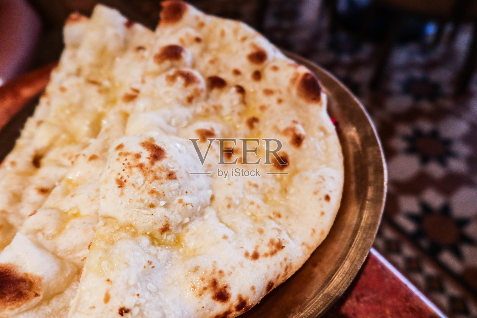 印度烤蒜蓉馕特写照片摄影图片