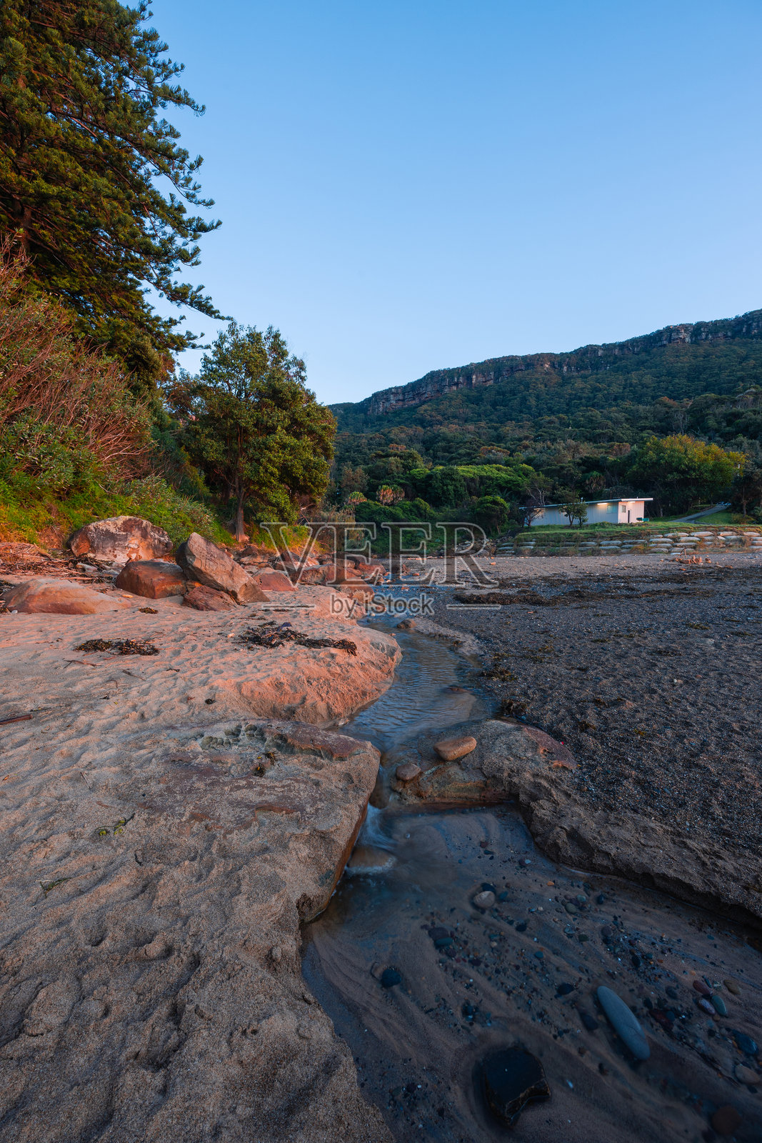 沙中的小溪照片摄影图片