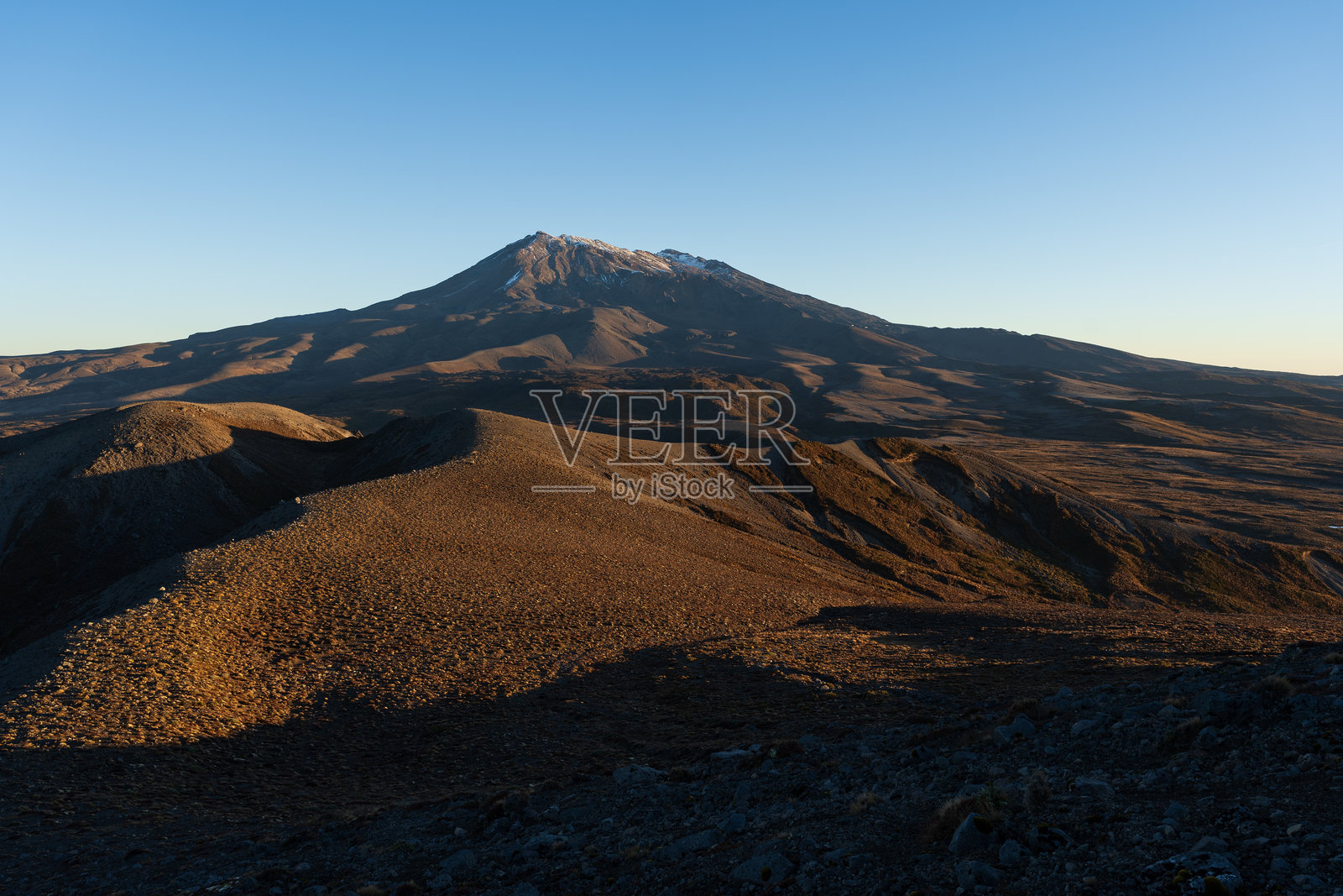 黄昏时分的鲁阿佩胡山和汤加里罗国家公园照片摄影图片