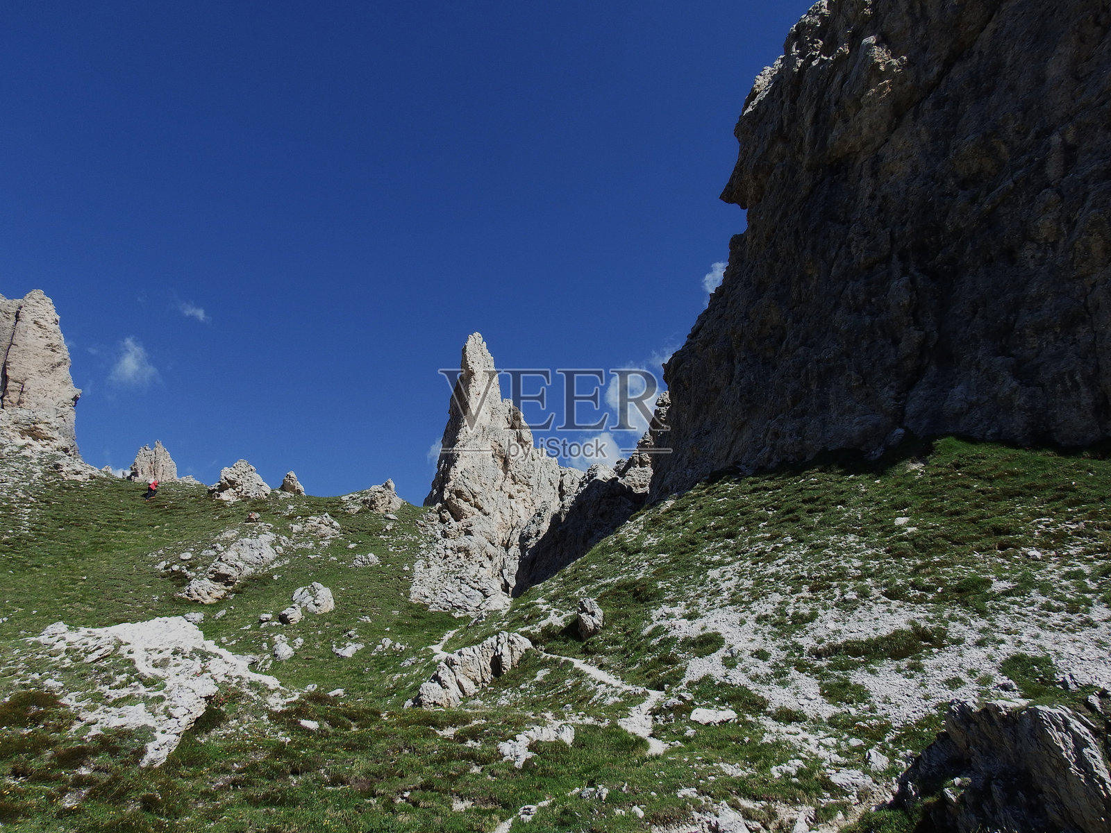 普埃斯-奥德尔山群:奇安帕尼尔·孔特西纳的悬崖和岩层照片摄影图片