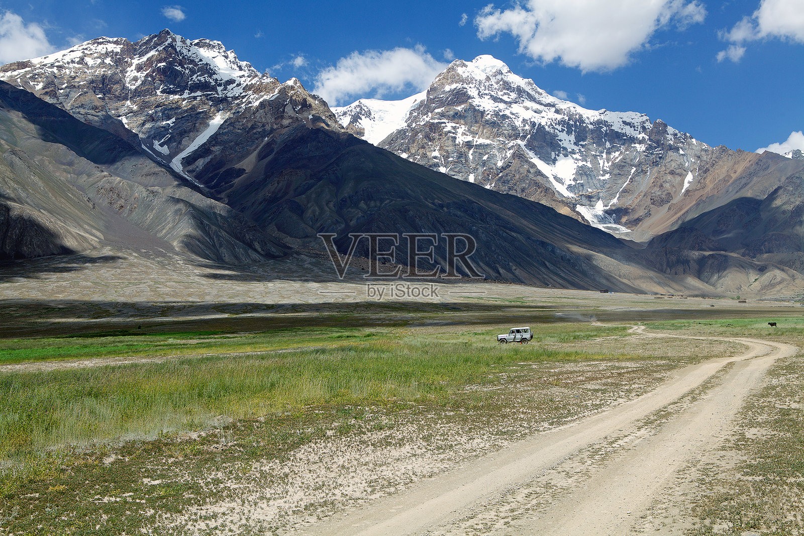 塔吉克斯坦戈尔诺-巴达赫尚地区的巴尔唐谷沿路照片摄影图片