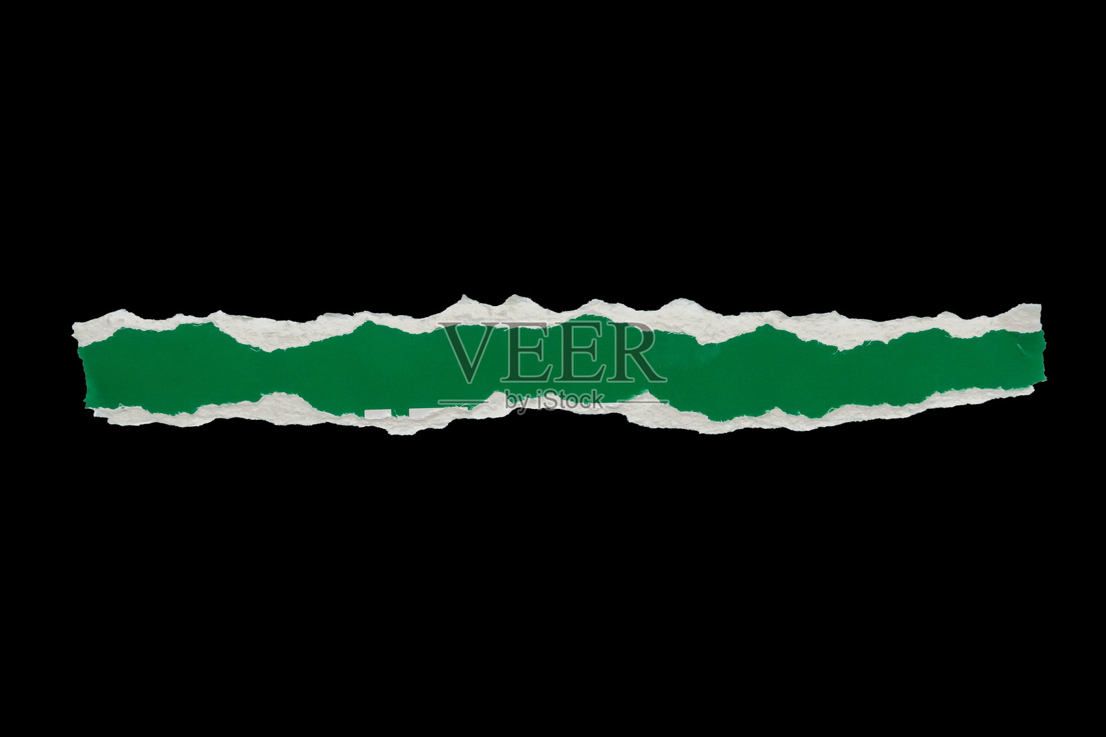 黑色背景上撕裂的绿色纸片照片摄影图片