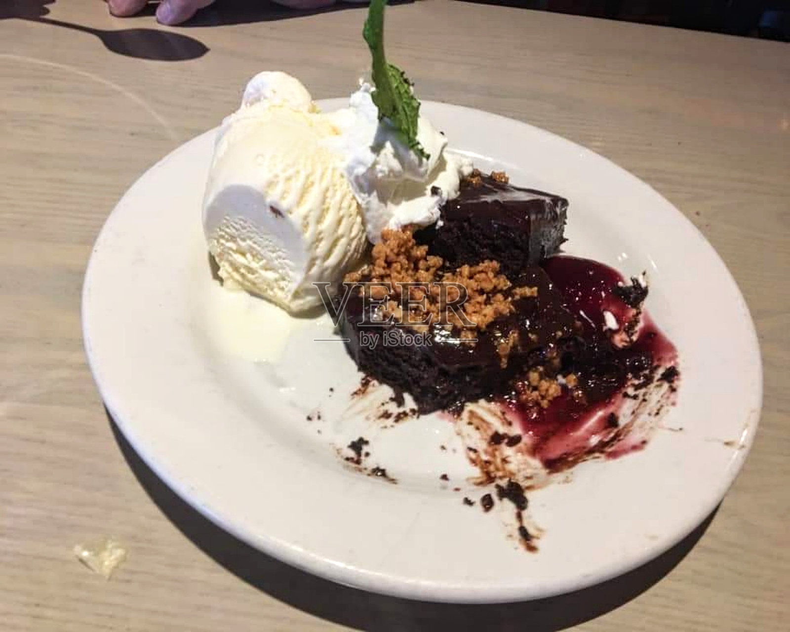 巧克力熔心蛋糕照片摄影图片