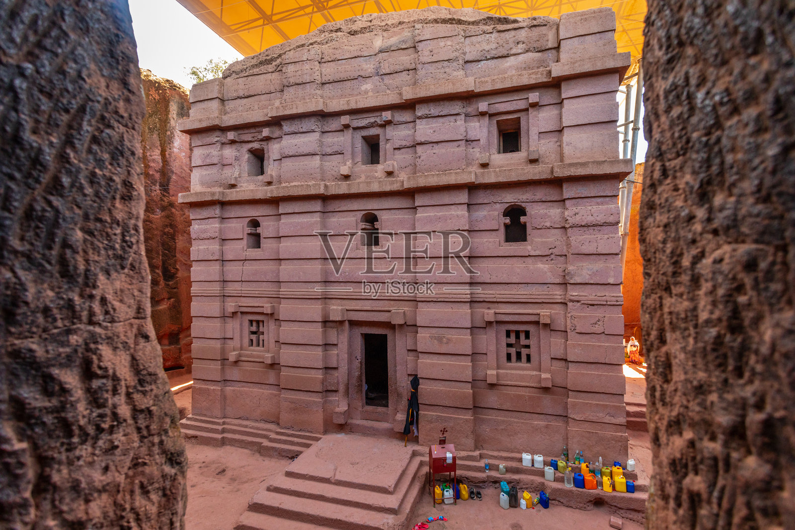 埃塞俄比亚阿姆哈拉地区拉利贝拉的比耶特·阿曼纽尔岩石雕刻单体东正教教堂。照片摄影图片