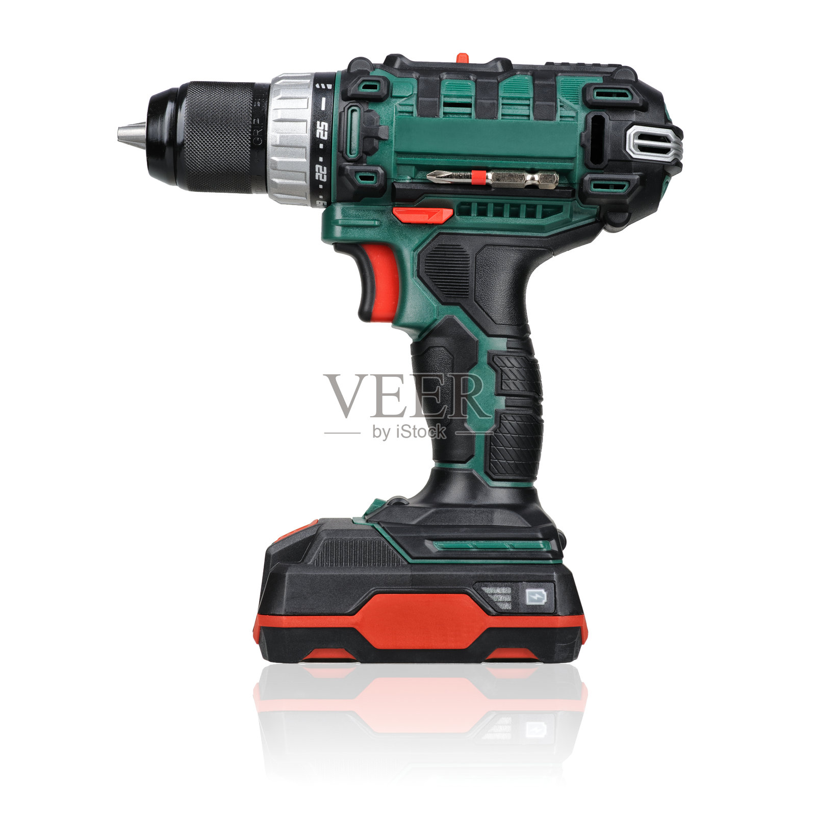 白色背景上的无绳电钻驱动器。照片摄影图片