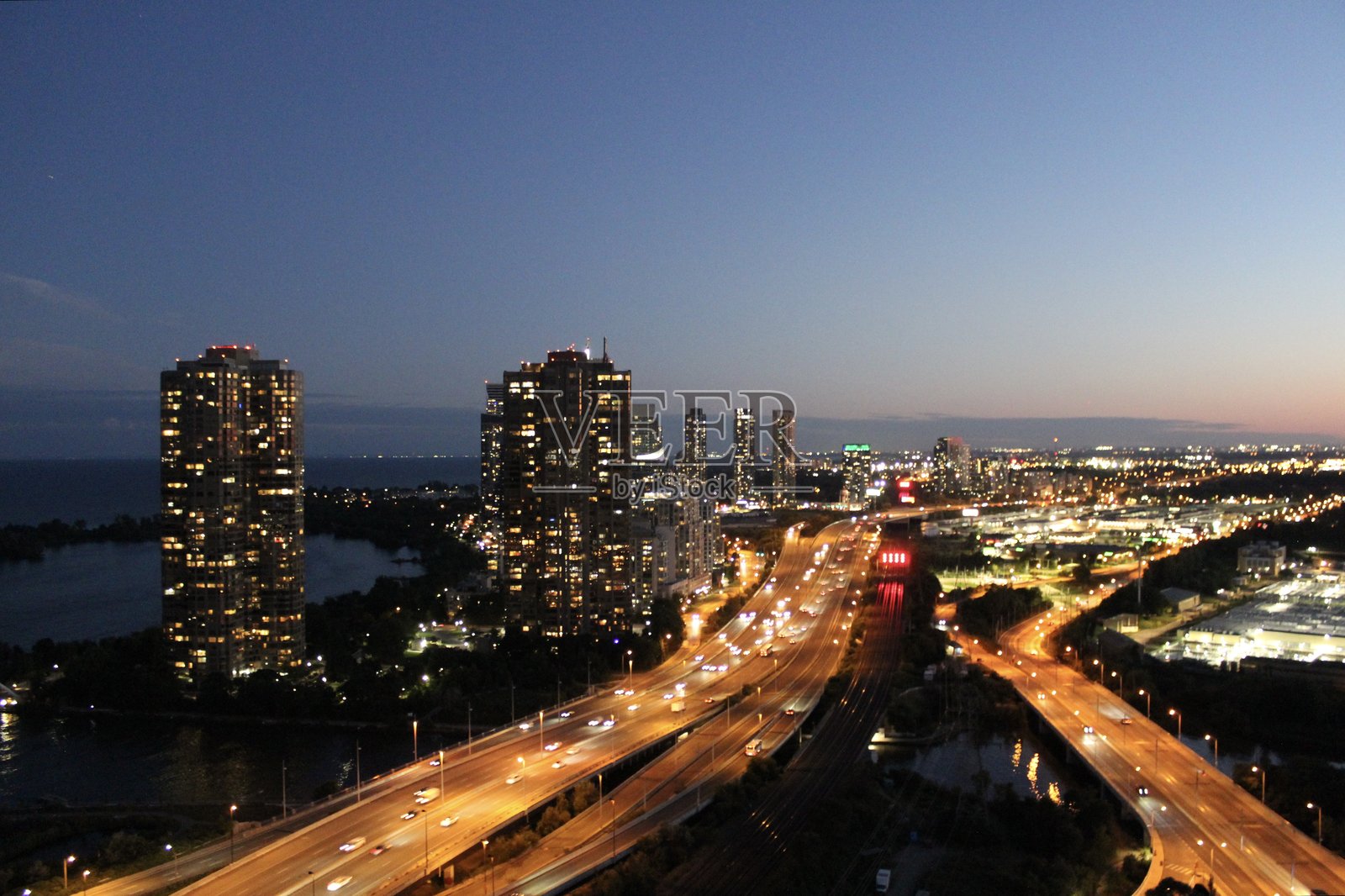 湖边的日落 / 加尔丁高速公路照片摄影图片