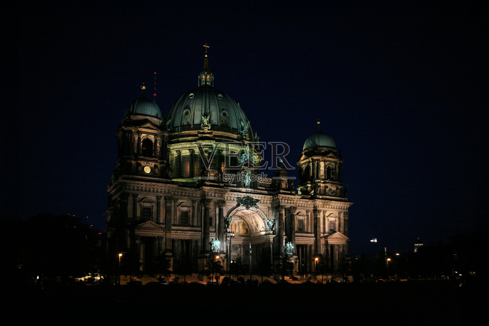 夜幕下的柏林大教堂照片摄影图片