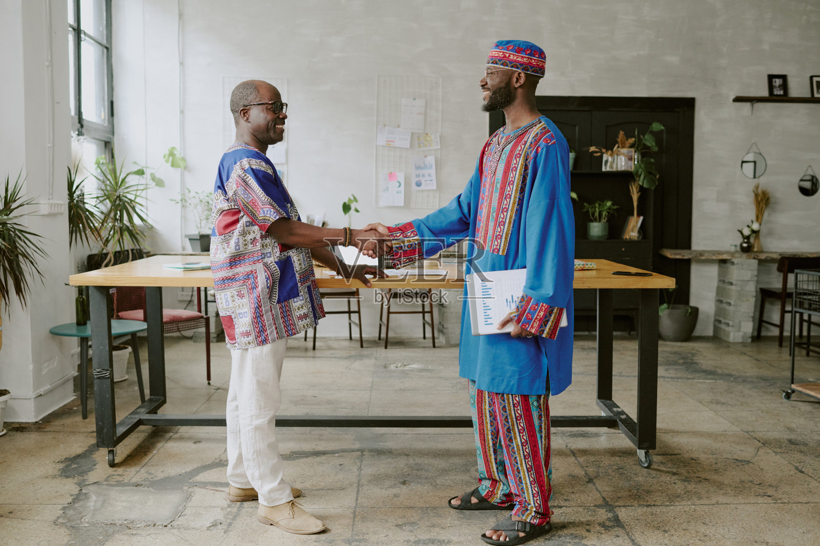 合作伙伴握手照片摄影图片