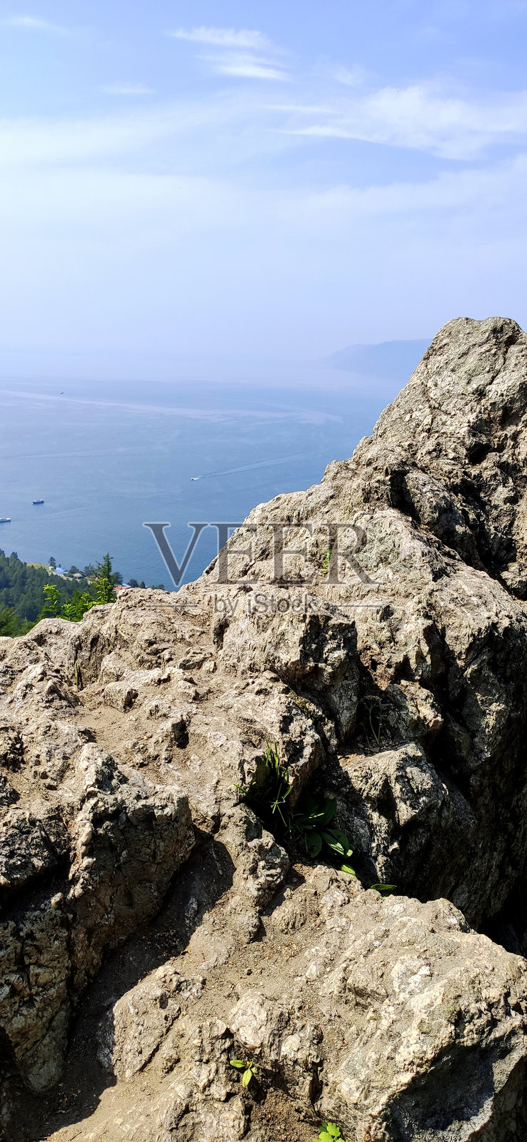 从高处俯瞰贝加尔湖的壮丽景色照片摄影图片