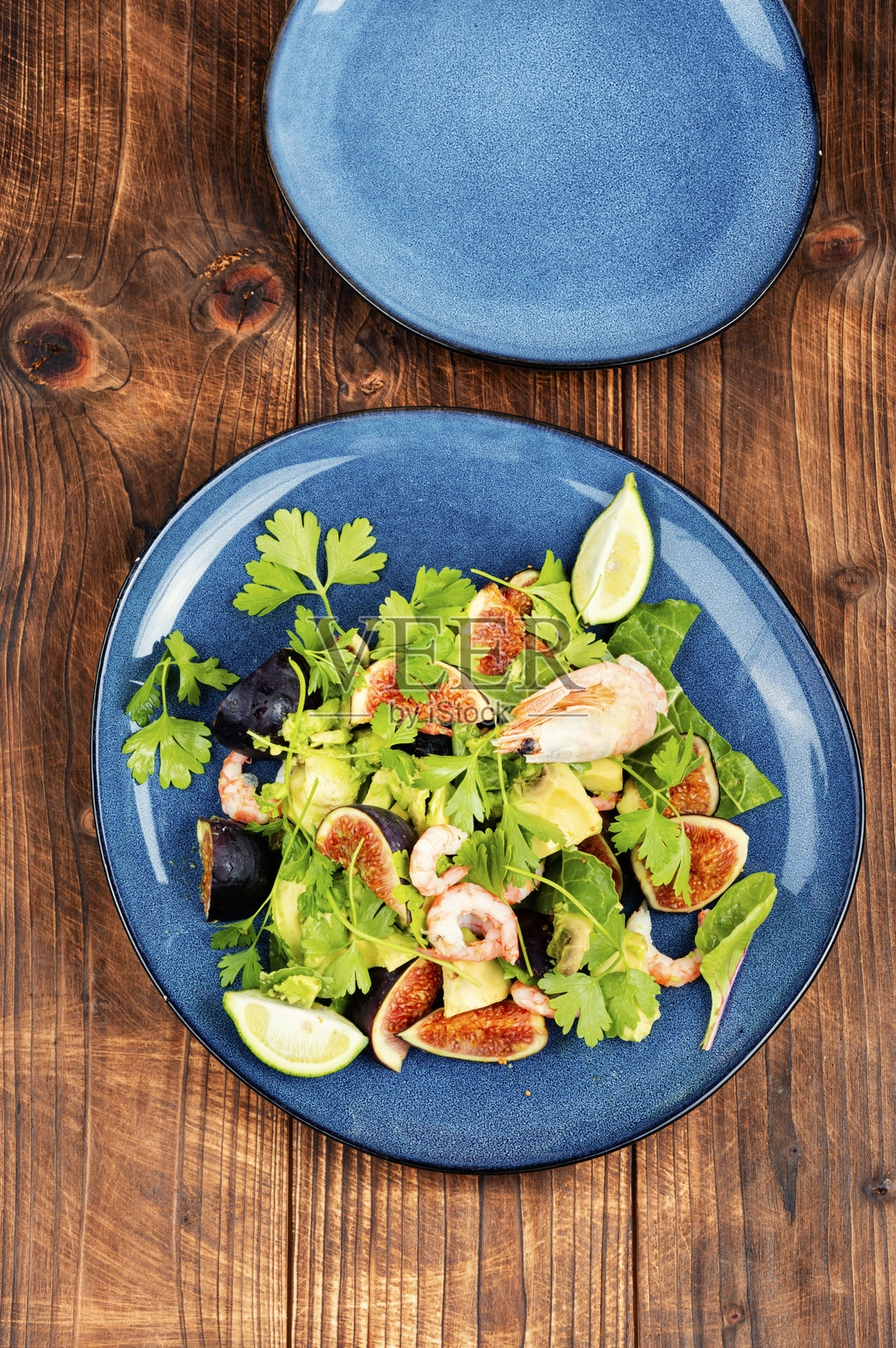 健康饮食的概念,虾仁沙拉。照片摄影图片