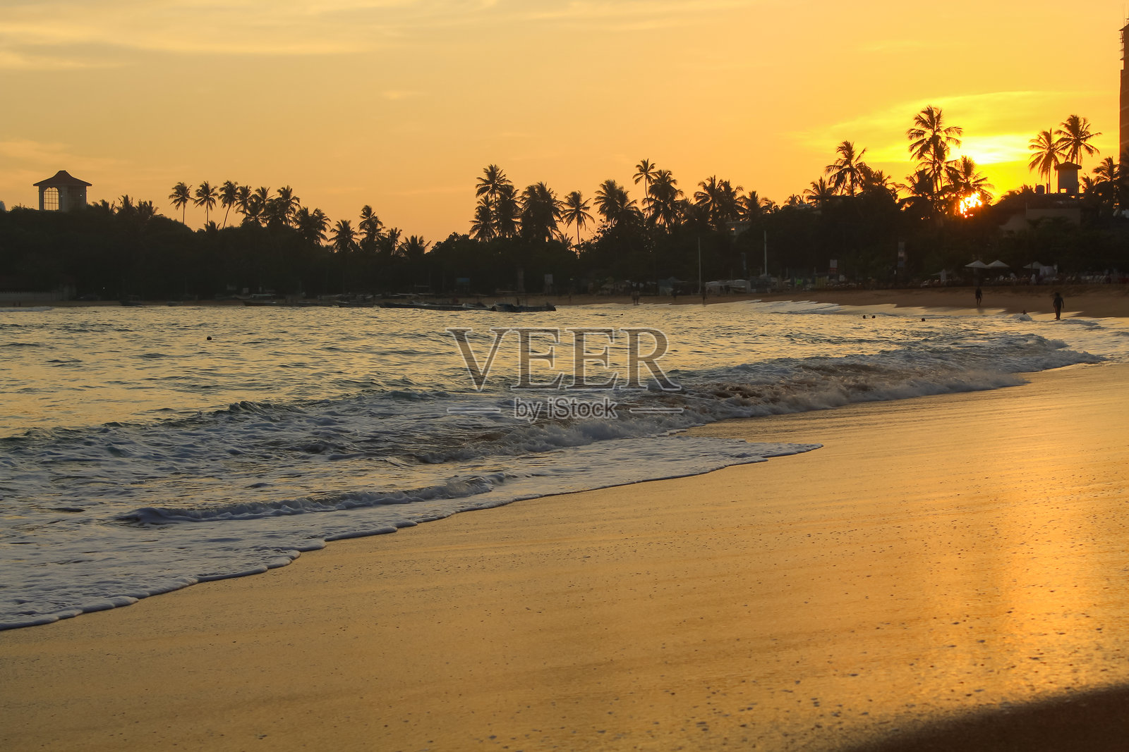 最受欢迎的乌纳瓦图纳海滩,金色沙滩与蓝色海洋水域。照片摄影图片
