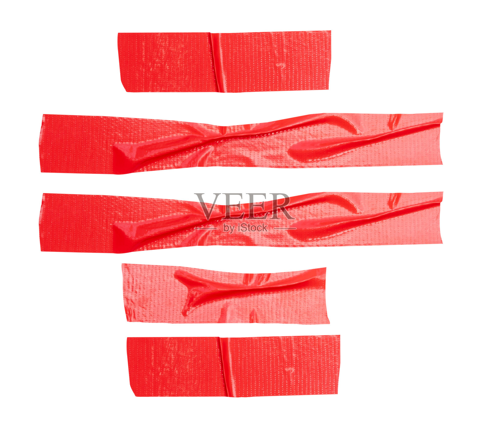 从上方看一组皱褶的红色粘性乙烯基胶带或布带,呈条纹状,孤立在白色背景上,带有抠图路径。照片摄影图片