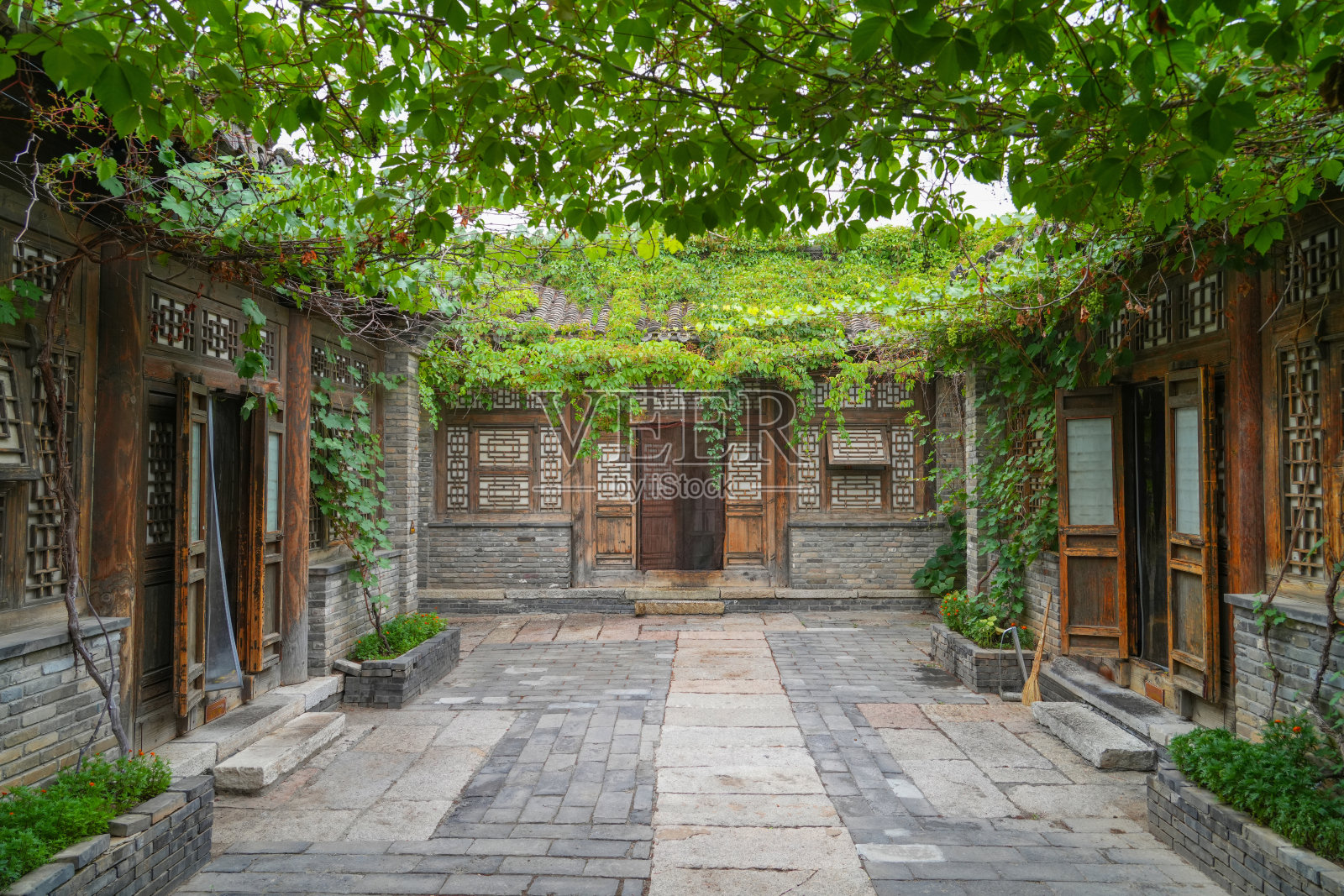 古代中国风格的房屋建筑和后院照片摄影图片