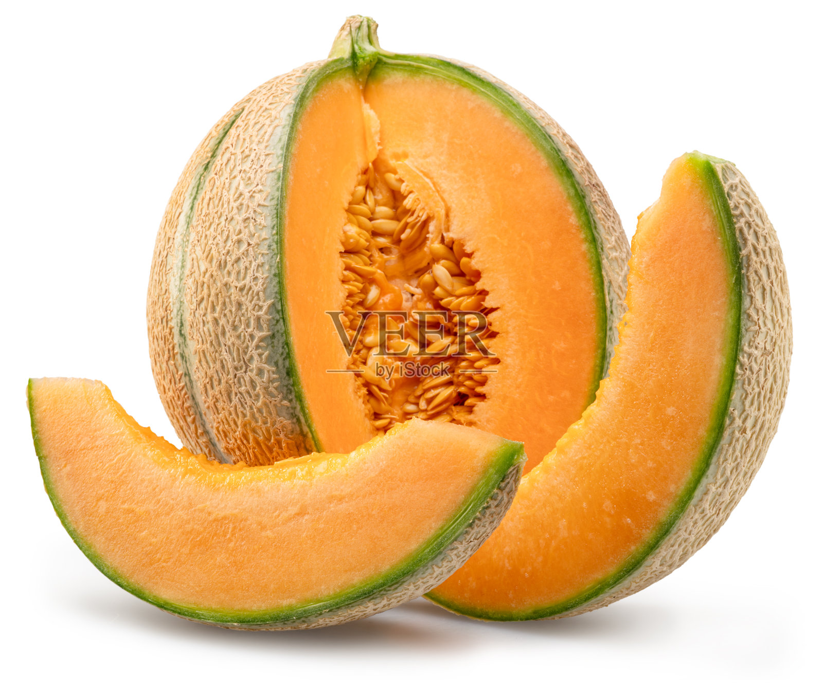哈密瓜和瓜片在白色背景上隔离。文件包含抠图路径。照片摄影图片