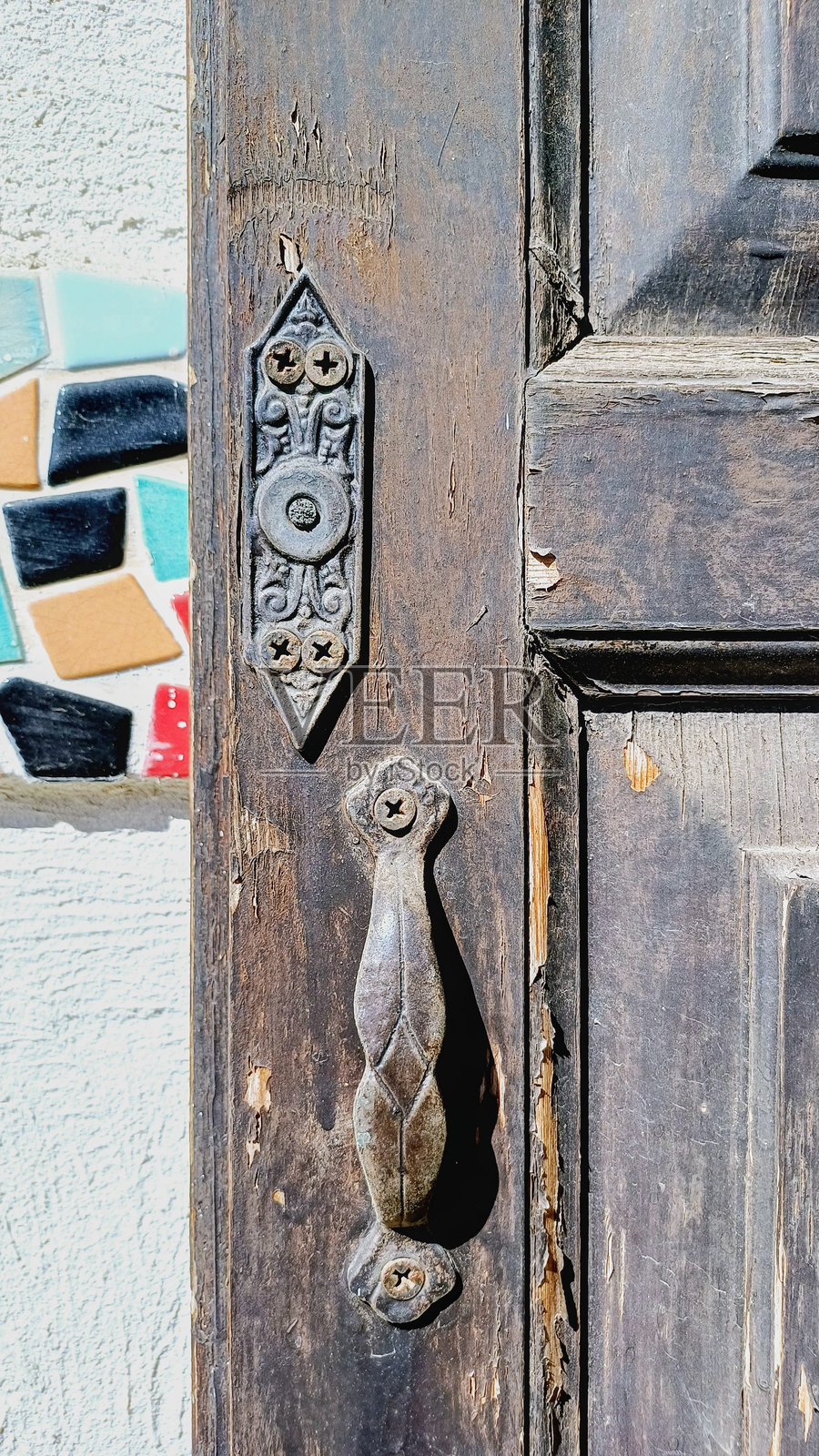 棕色木百叶窗框。照片摄影图片