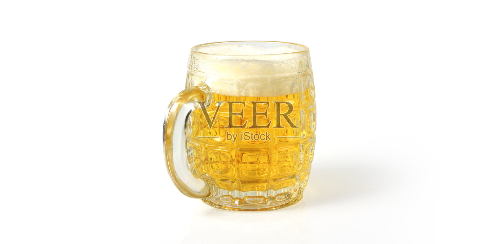 孤立的啤酒杯。剪切路径。照片摄影图片