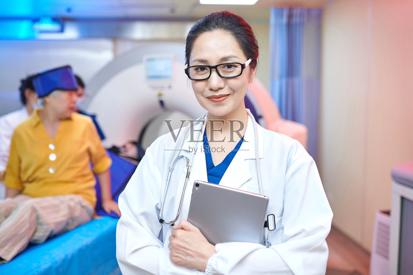 亚洲女性医生工作特写肖像照片摄影图片