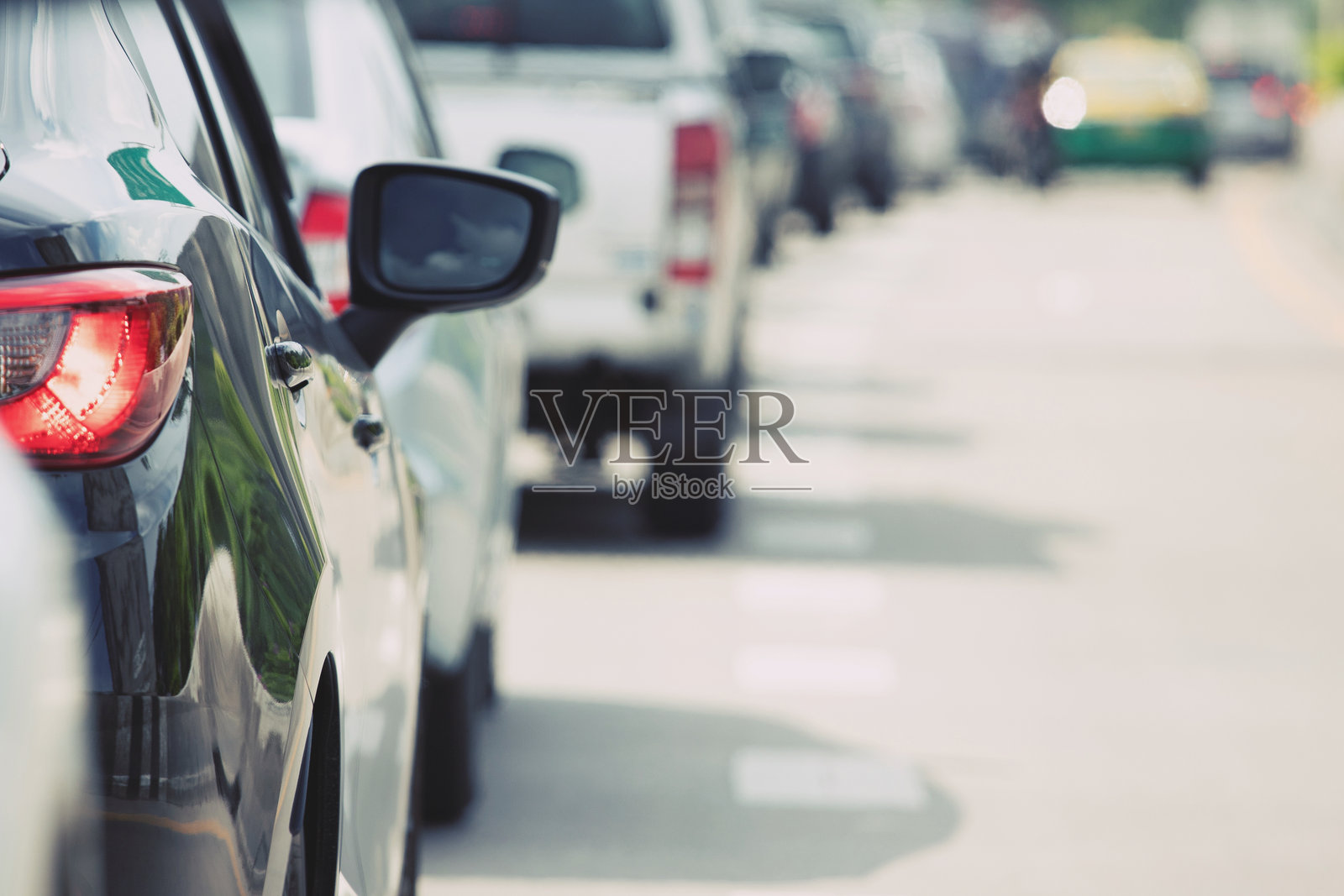 城市道路上的交通照片摄影图片