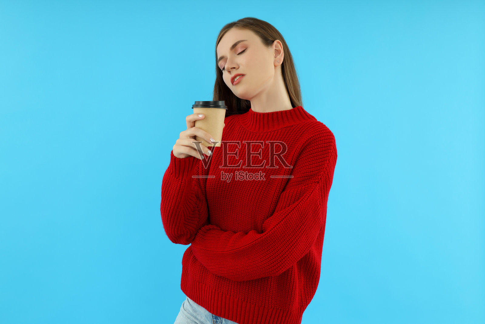 概念人物,年轻女性在蓝色背景上照片摄影图片