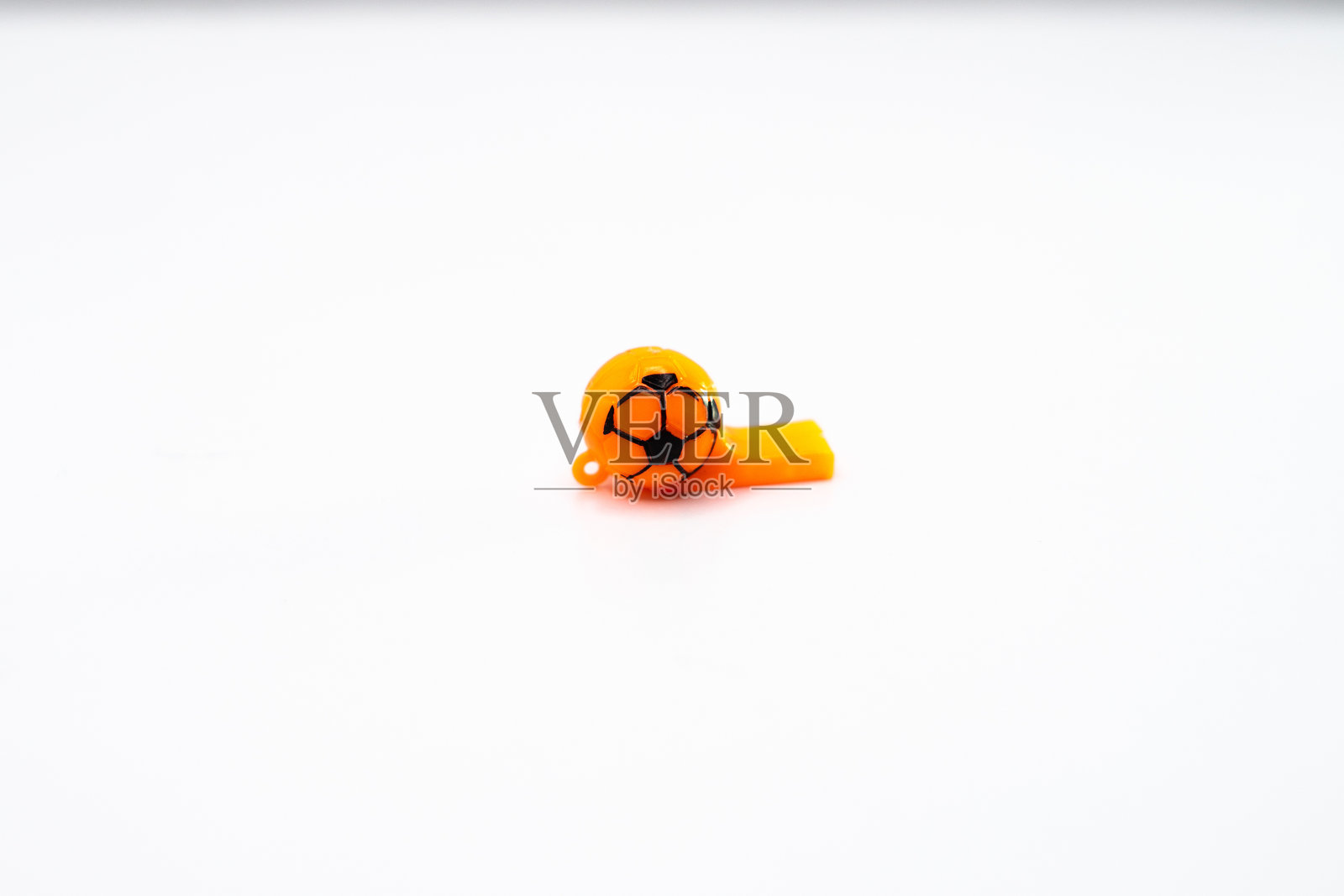 带有球图案的塑料口哨照片摄影图片