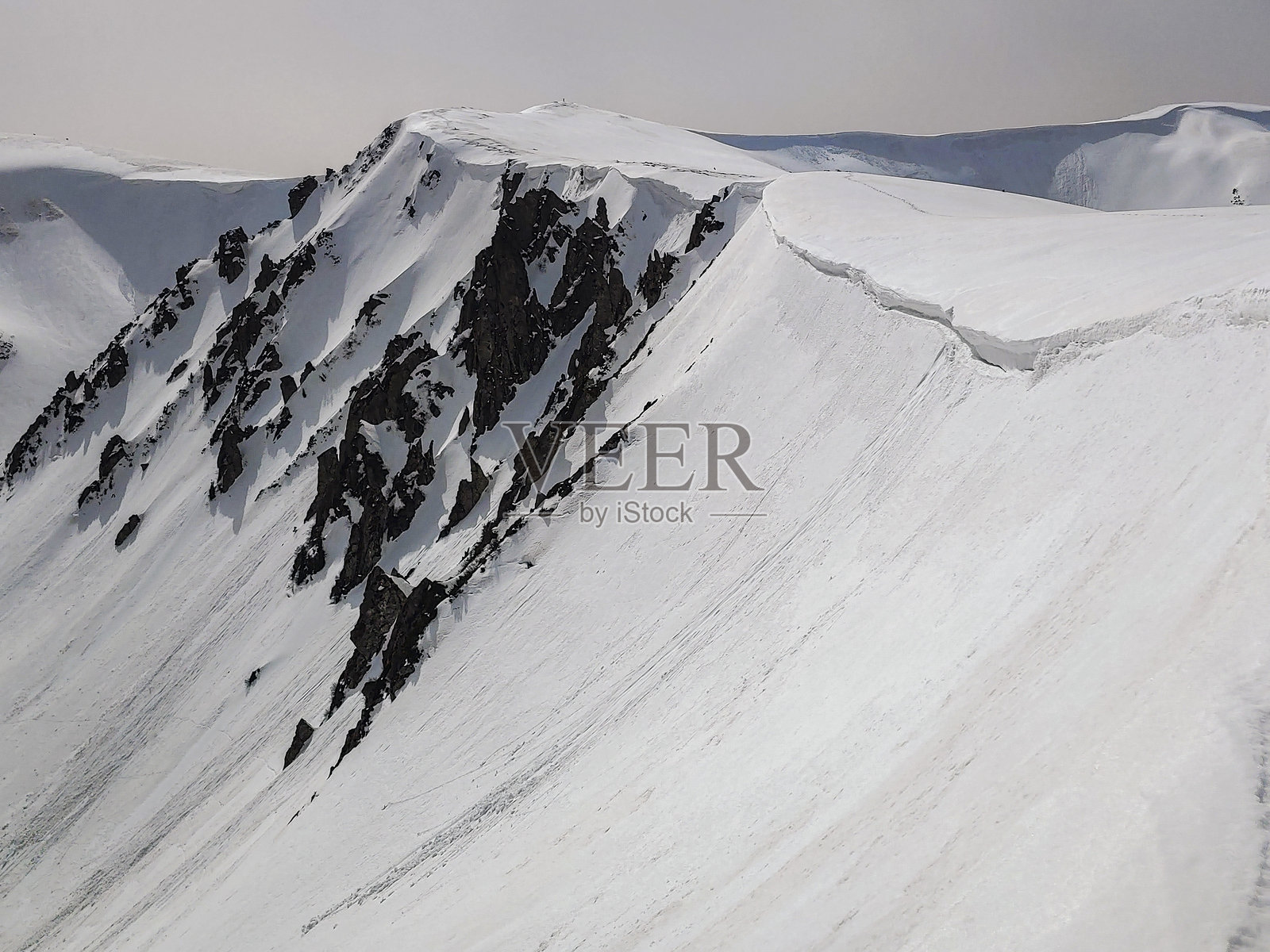 冬季荒野的原始之美,大自然的威严照片摄影图片