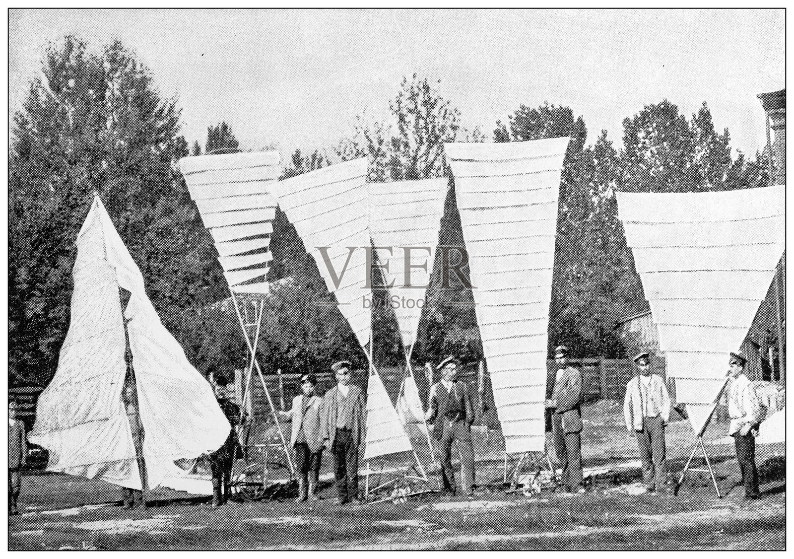 古董图像:俄罗斯飞艇原型插画图片素材