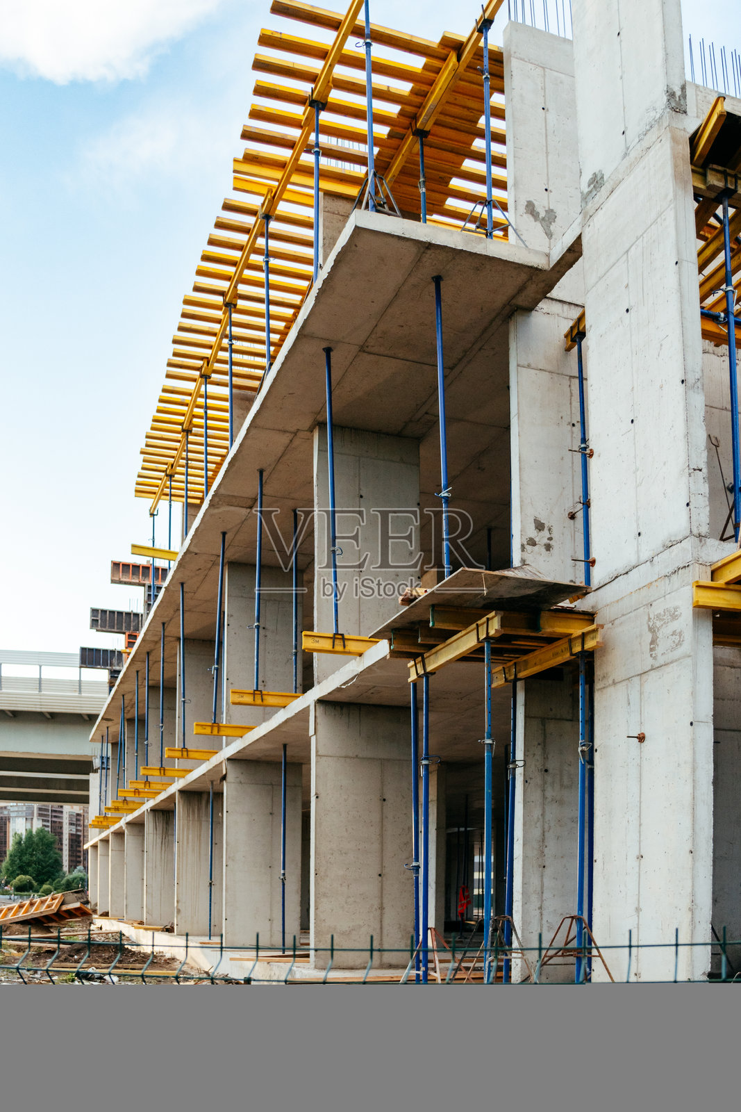 采用现代整体建造技术的在建别墅照片摄影图片