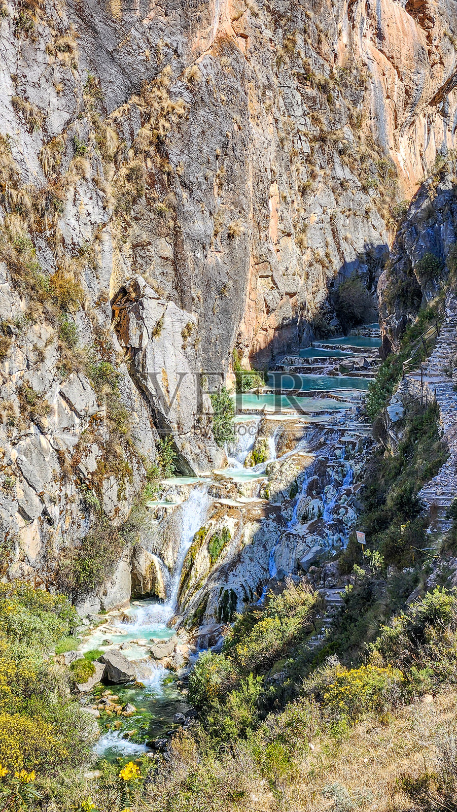 米尔普自然泳池。米尔普的碧绿色水域。秘鲁的自然奇观。米尔普,阿亚库乔。照片摄影图片