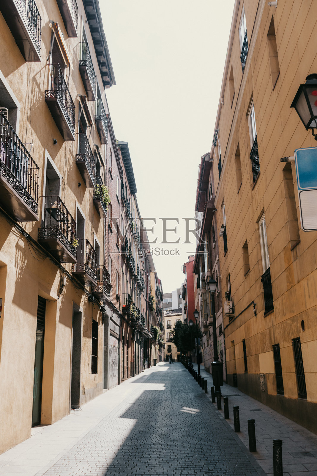 马德里历史区迷人的小巷照片摄影图片